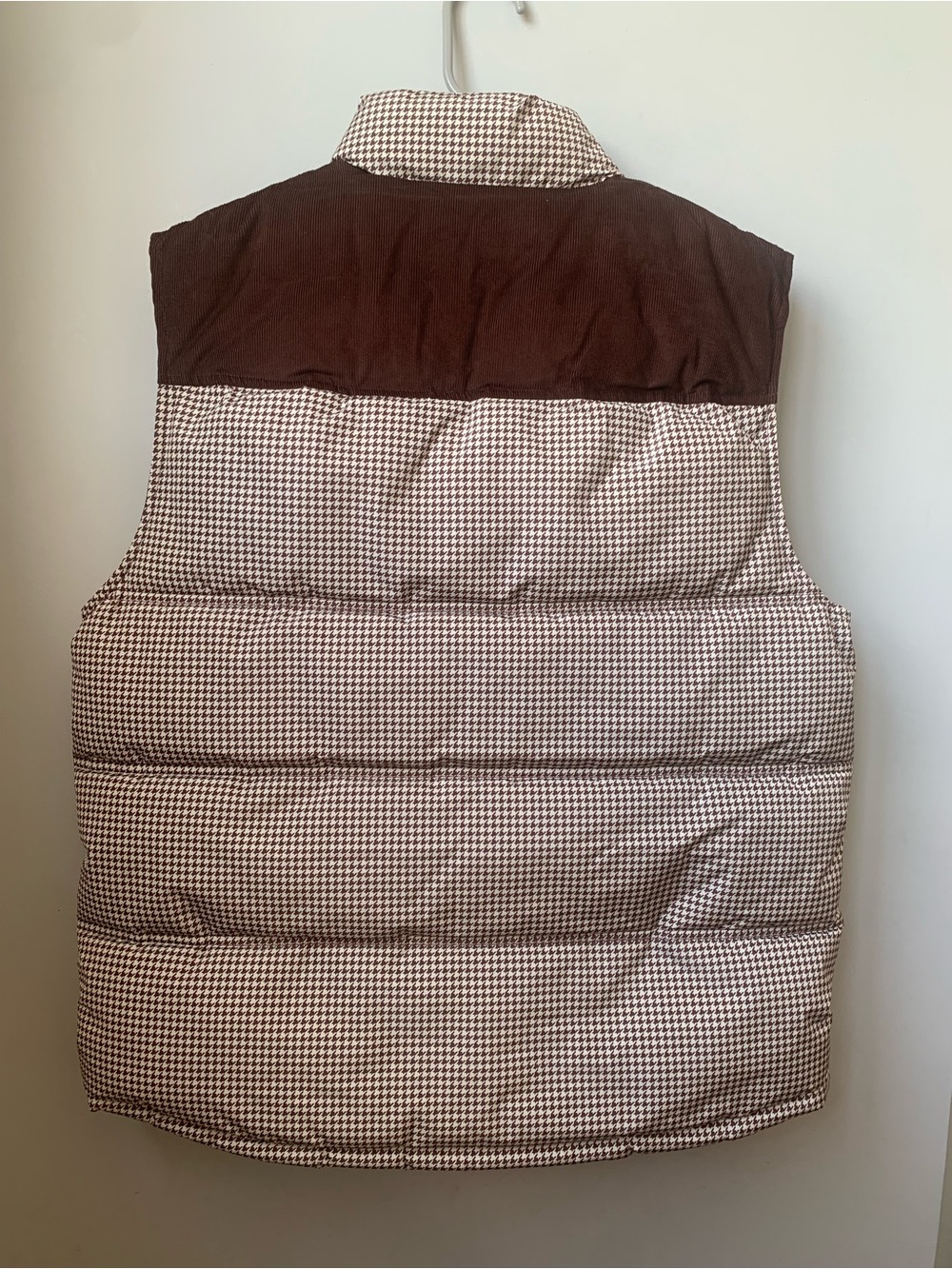 GOODFELLOW & CO Men’s Brown Cream Houndstooth Full Zipper Front Puffer Vest - Picture 8 of 8